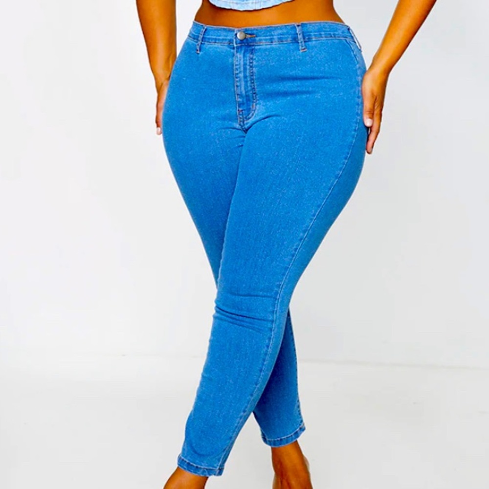 “Pretty Little Things” Plus Mid Wash Disco Fit Skinny Jeans Brand New with Tags